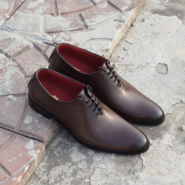 Brown Wholecut Shoes – Round Toe Premium Leather – WM200 - WeltMan by U&H